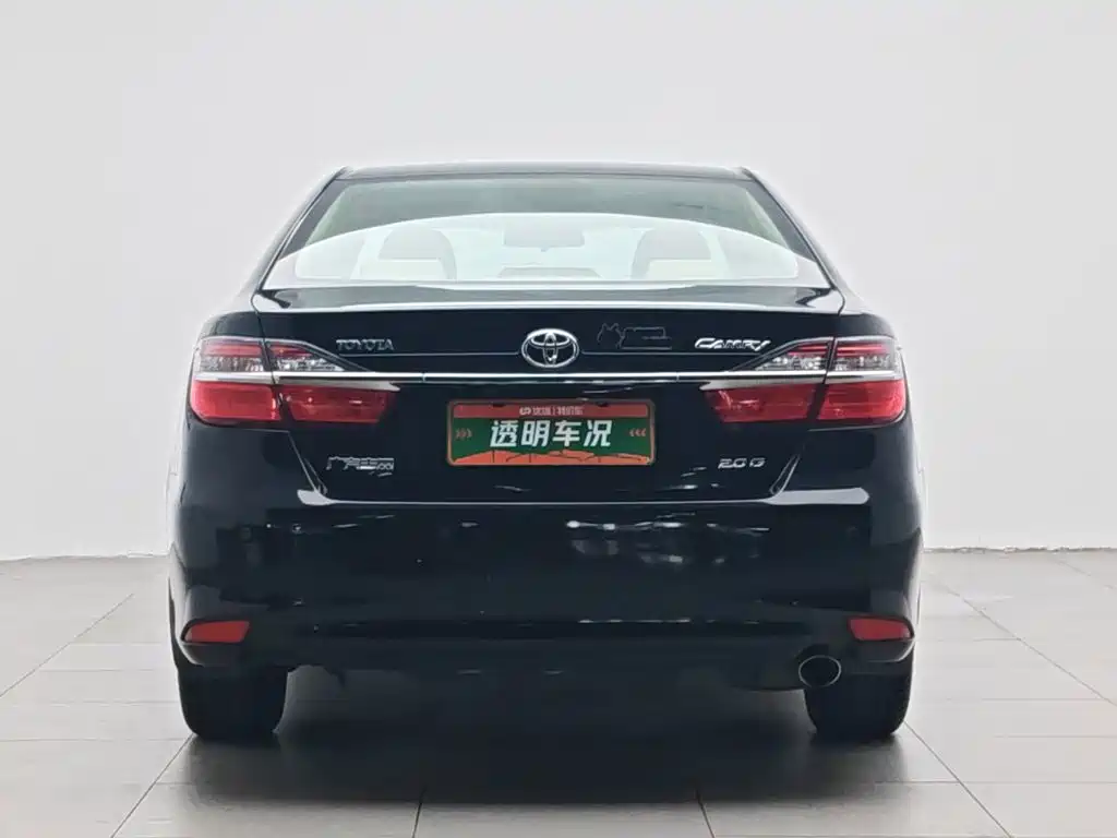 Toyota Camry 2015 — фото 4