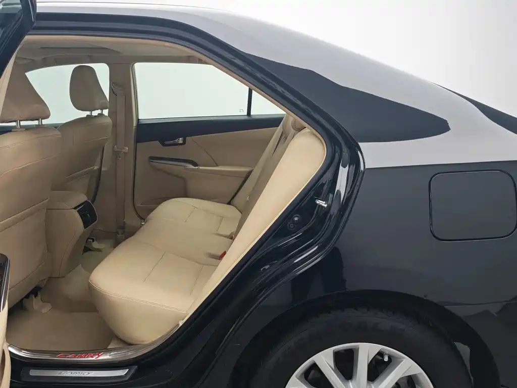 Toyota Camry 2015 — фото 15