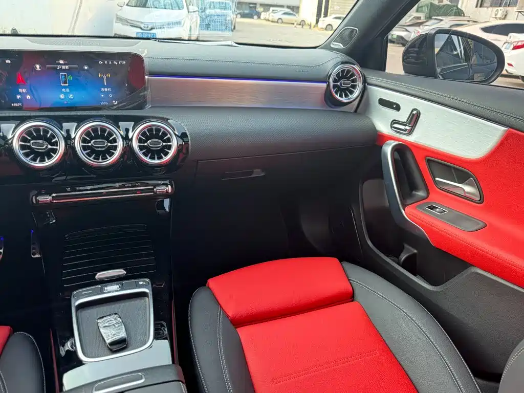 Mercedes-Benz A-Class AMG 2025 — фото 11