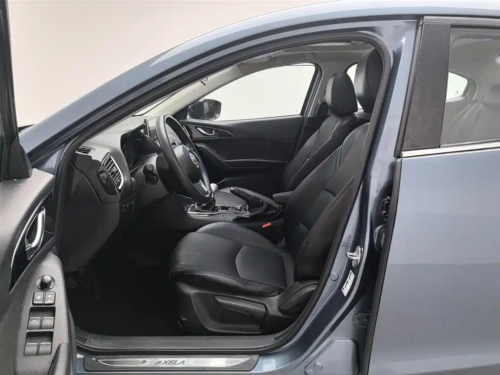 Mazda 3 Axela 2015 — фото 10
