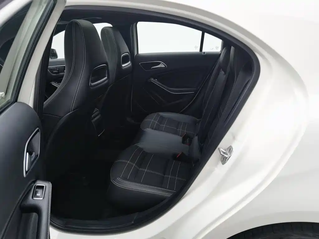 Mercedes-Benz A-Class 2015 — фото 15