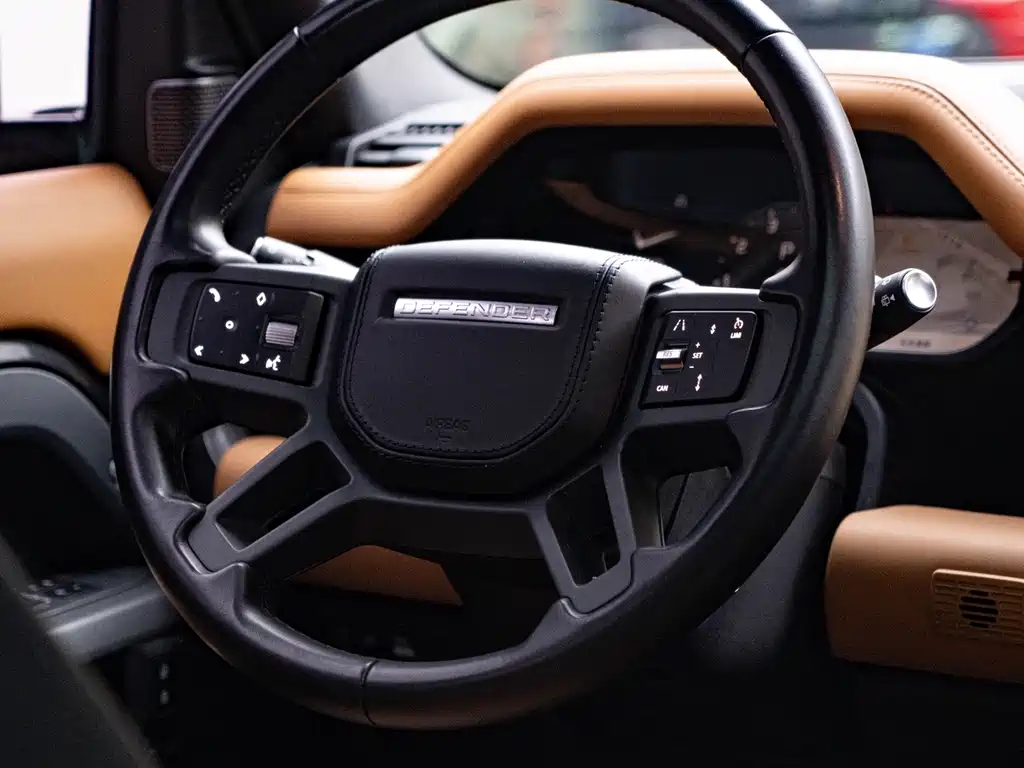 Land Rover Defender 2023 — фото 13