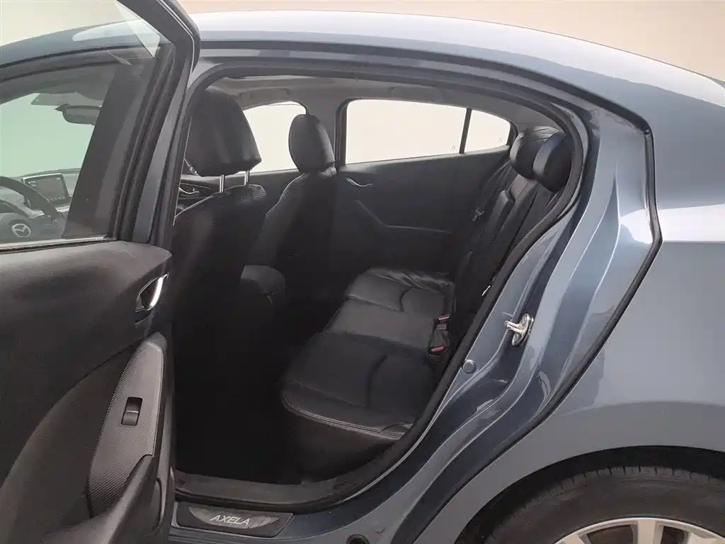 Mazda 3 Axela 2015 — фото 15