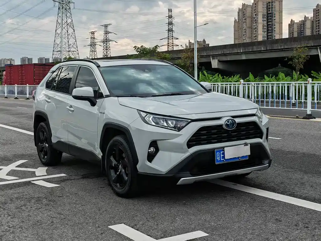 Toyota RAV4 2020 — фото 2
