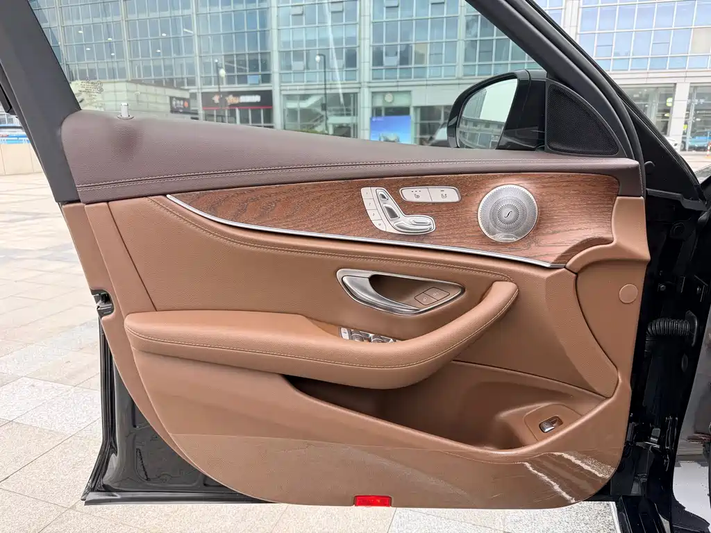 Mercedes-Benz E-Class 2023 — фото 9