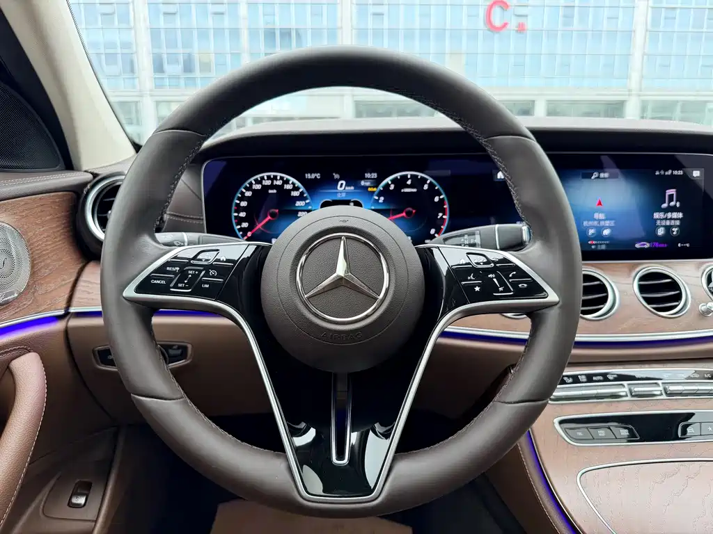 Mercedes-Benz E-Class 2023 — фото 18