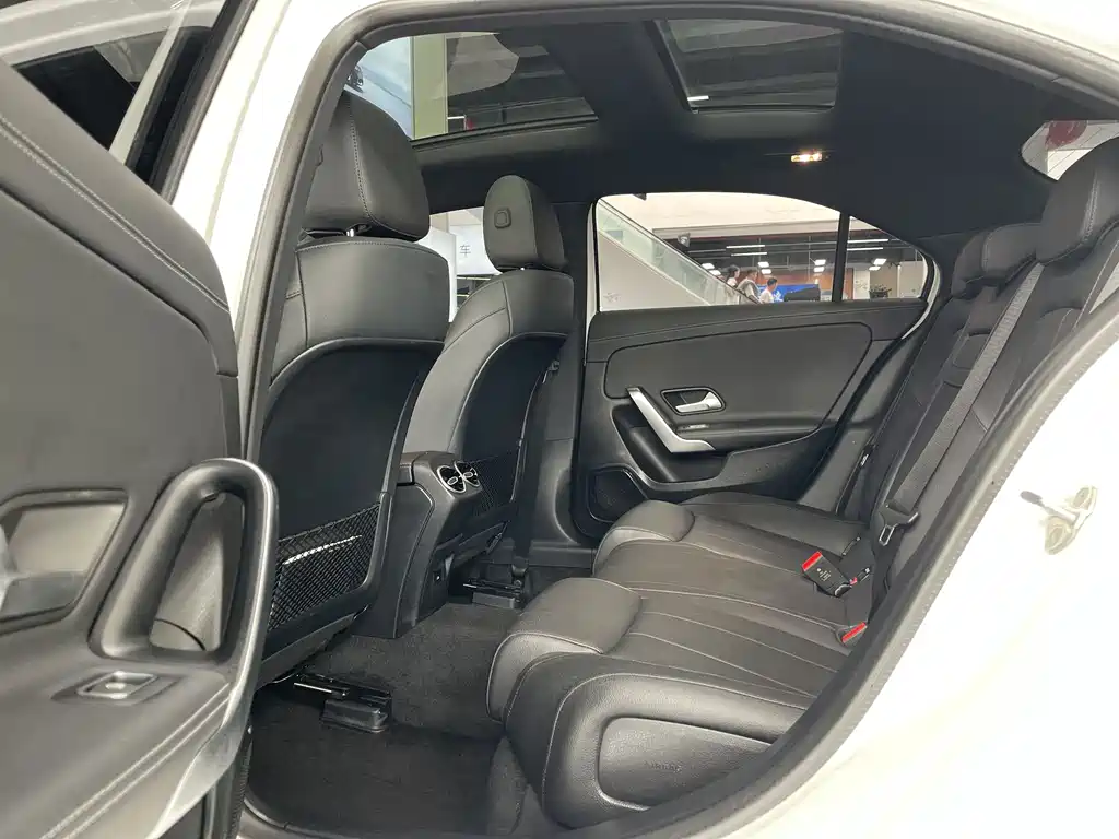 Mercedes-Benz A-Class 2024 — фото 13