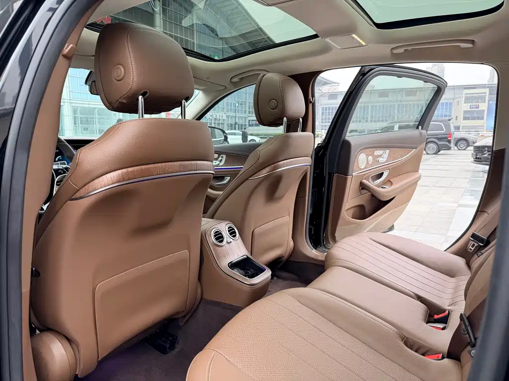 Mercedes-Benz E-Class 2023 — фото 13