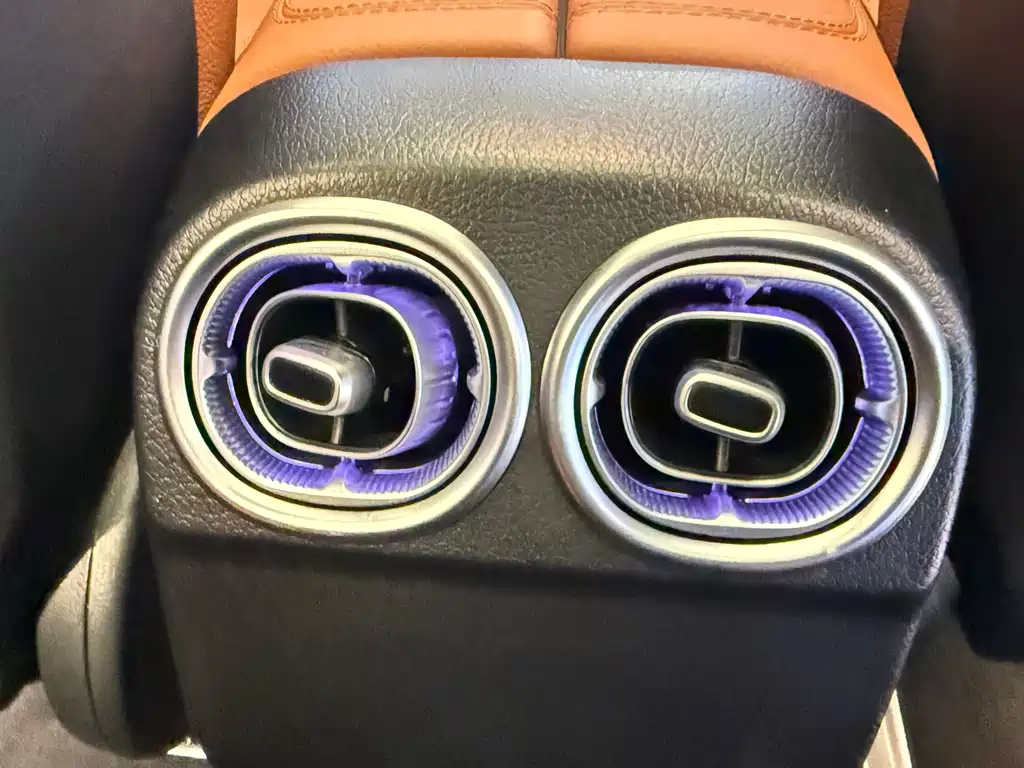 Mercedes-Benz C-Class 2023 — фото 12