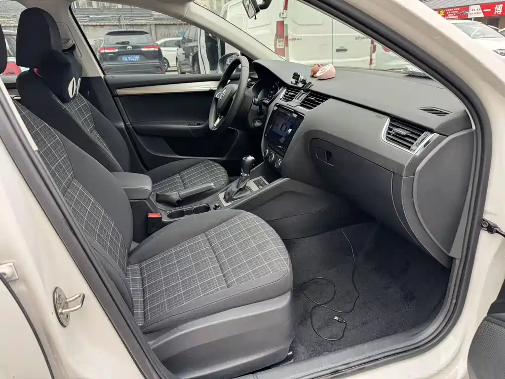 Skoda Octavia 2020 — фото 10
