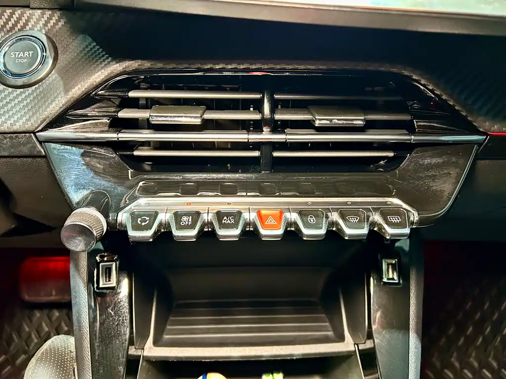 Peugeot 2008 2024 — фото 17