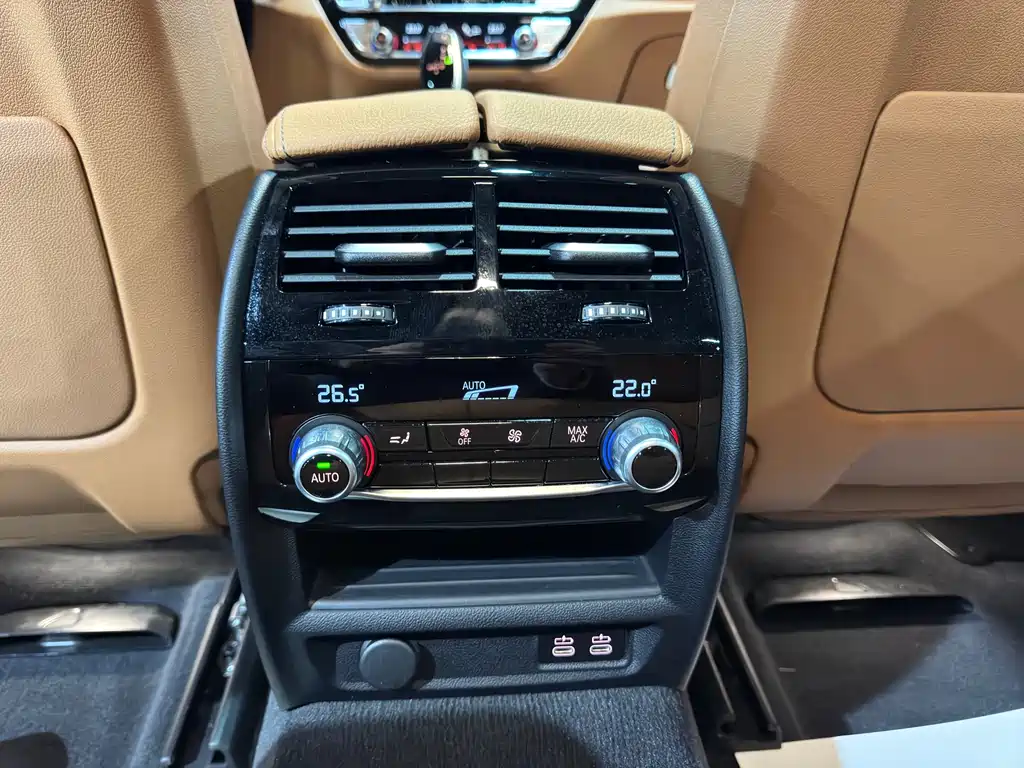 BMW 6 Series GT 2025 — фото 17