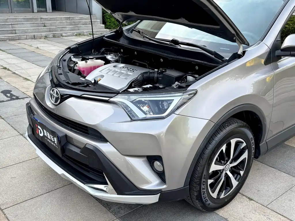 Toyota RAV4 2019 — фото 20
