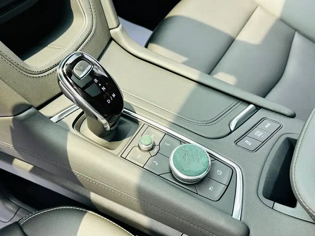 Cadillac XT6 2024 — фото 13