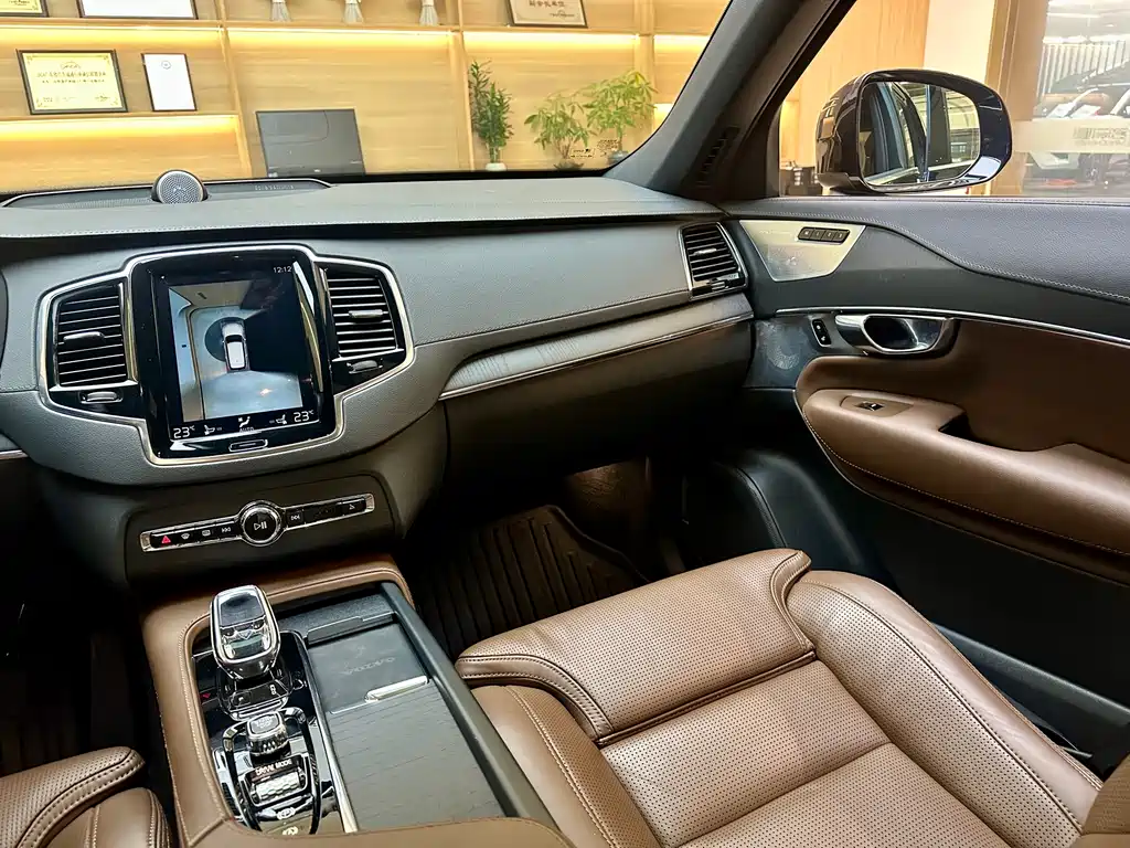 Volvo XC90 2021 — фото 18