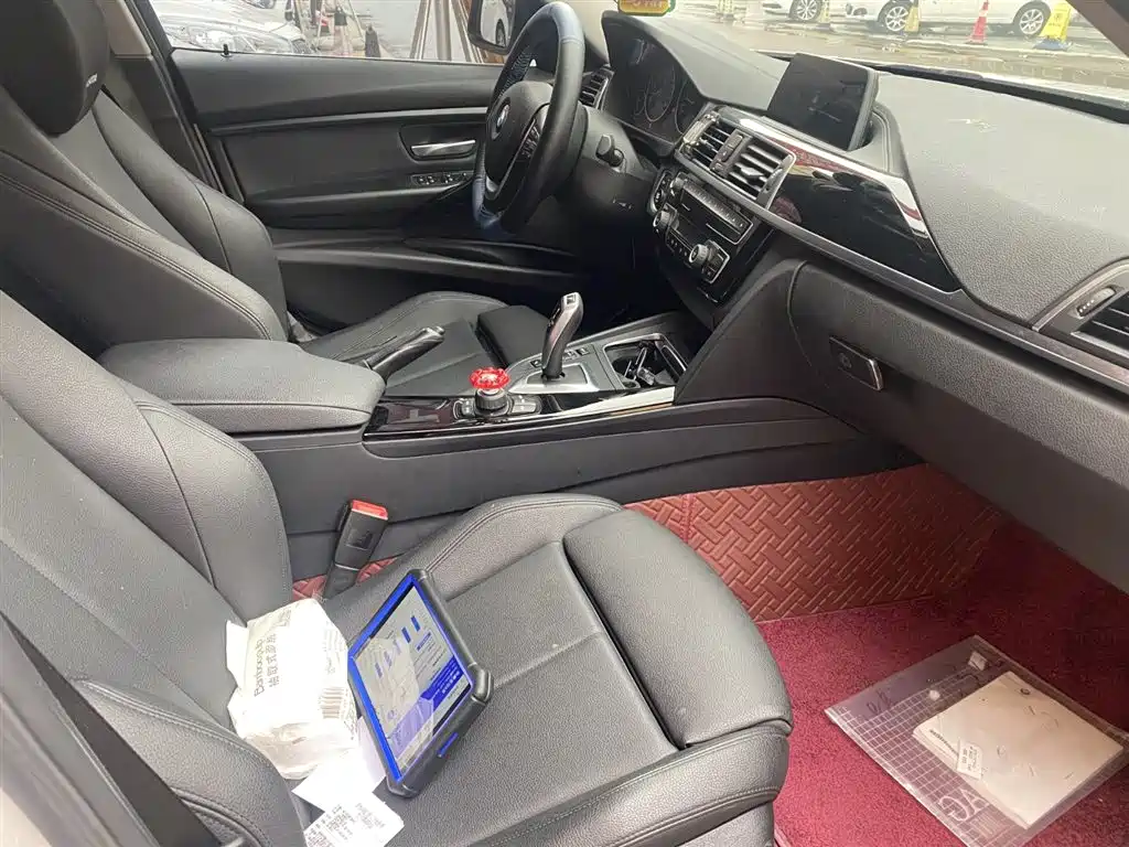 BMW 3 Series 2018 — фото 10