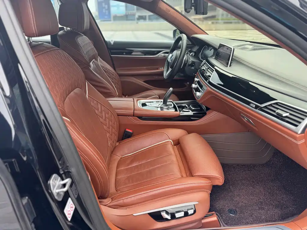 BMW 7 Series 2019 — фото 10