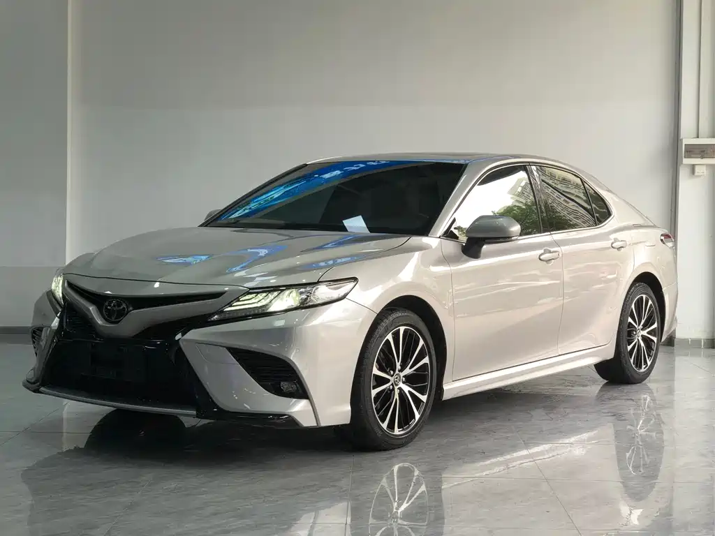 Toyota Camry 2020 — фото 1