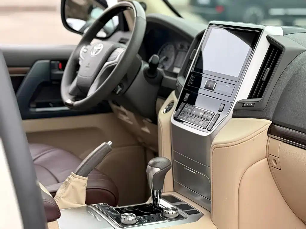 Toyota Land Cruiser 2019 — фото 10