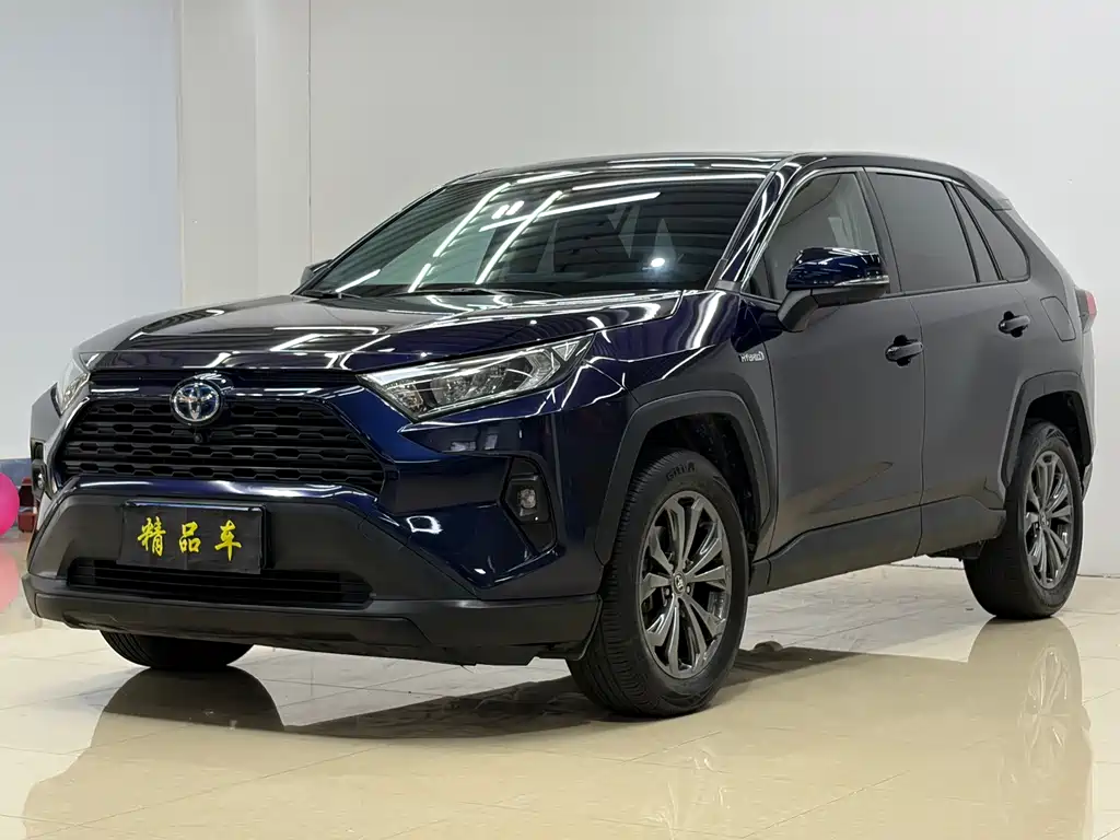 Toyota RAV4 2024 — фото 1