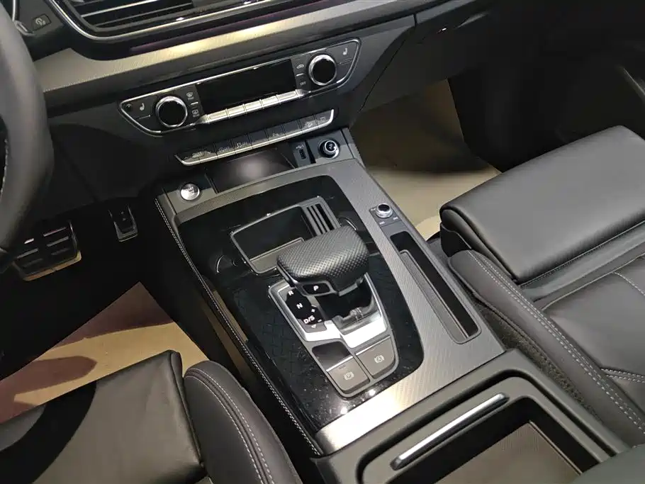Audi Q5L 2024 — фото 16