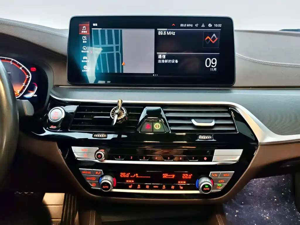 BMW 5 Series 2021 — фото 13