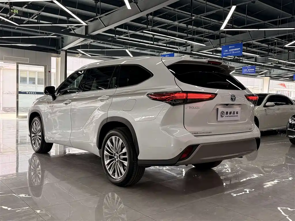 Toyota Highlander 2024 — фото 25