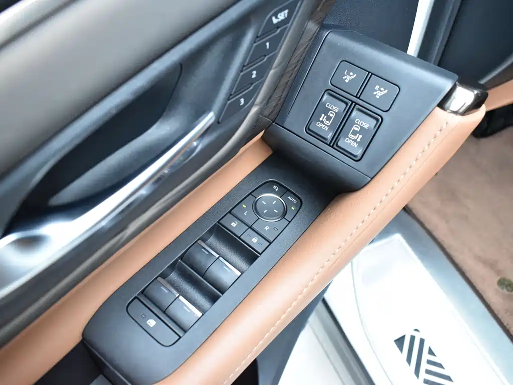 Toyota Vellfire 2024 — фото 13