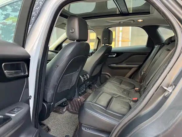 Jaguar F-PACE 2016