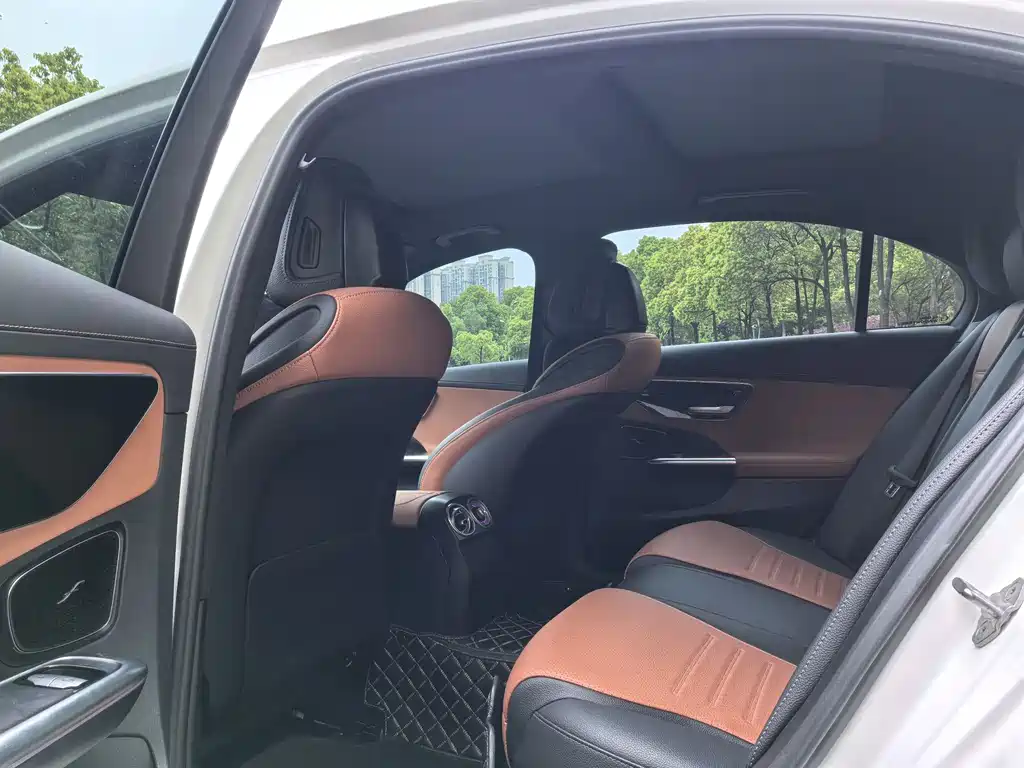 Mercedes-Benz C-Class 2023 — фото 6