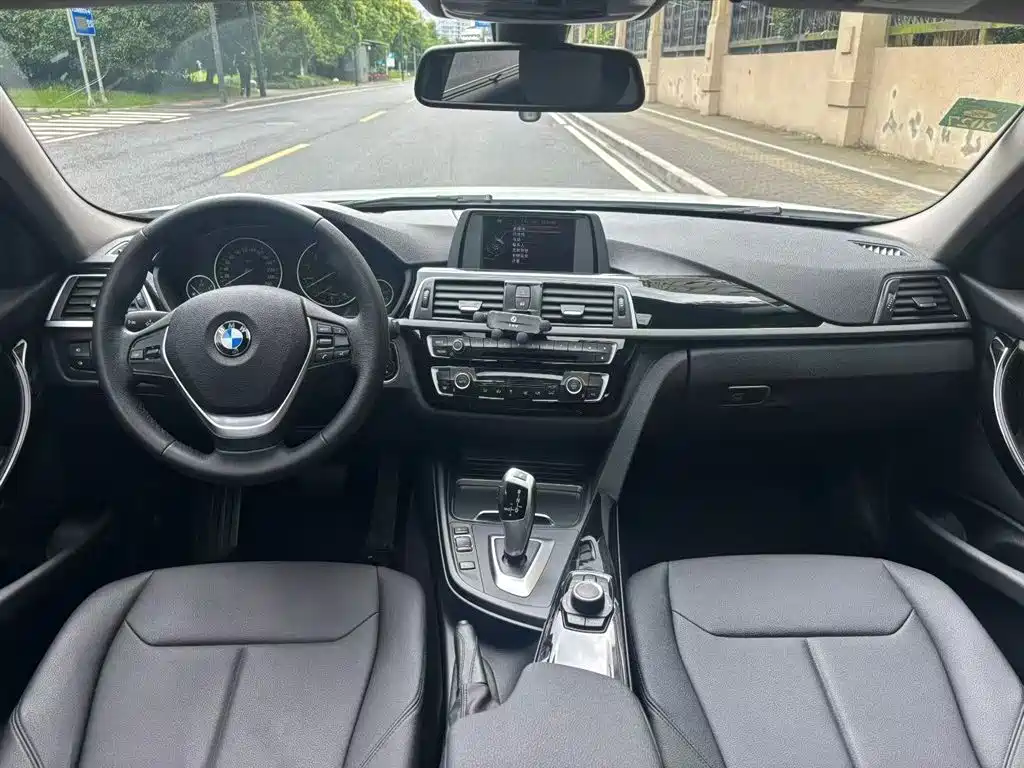 BMW 3 Series 2017 — фото 9