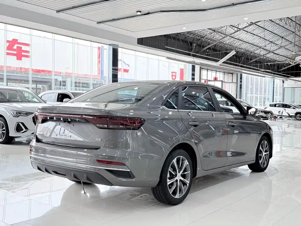 Geely Emgrand 2022 — фото 8