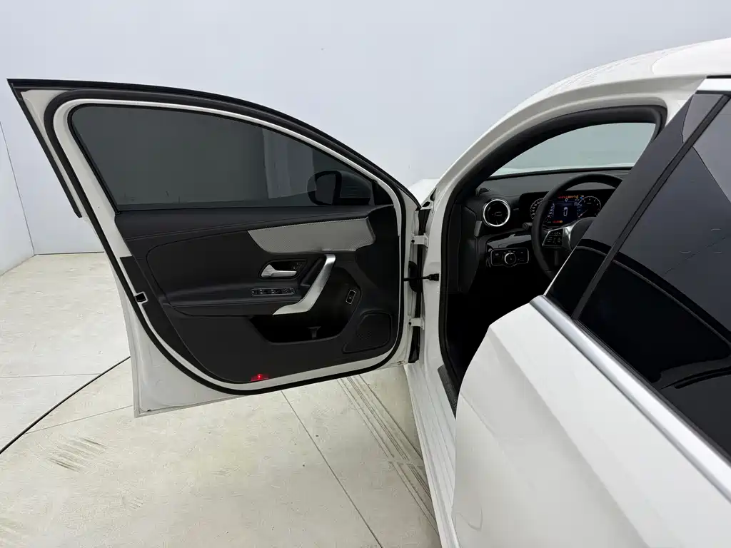 Mercedes-Benz A-Class 2023 — фото 20