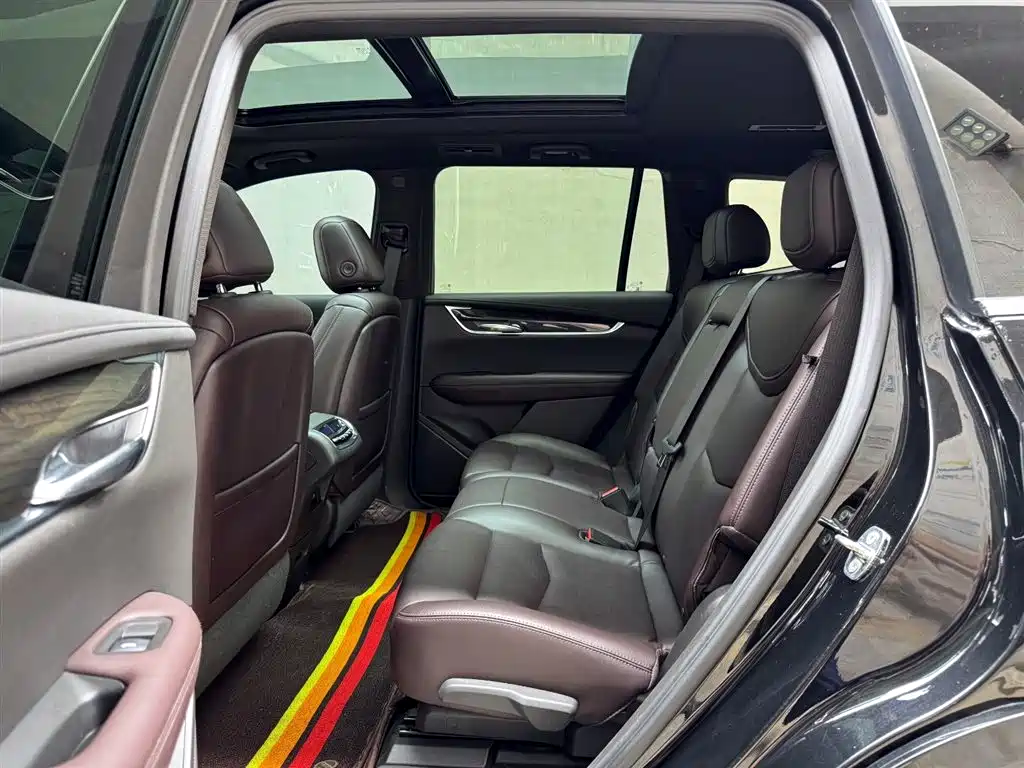Cadillac XT6 2022 — фото 10