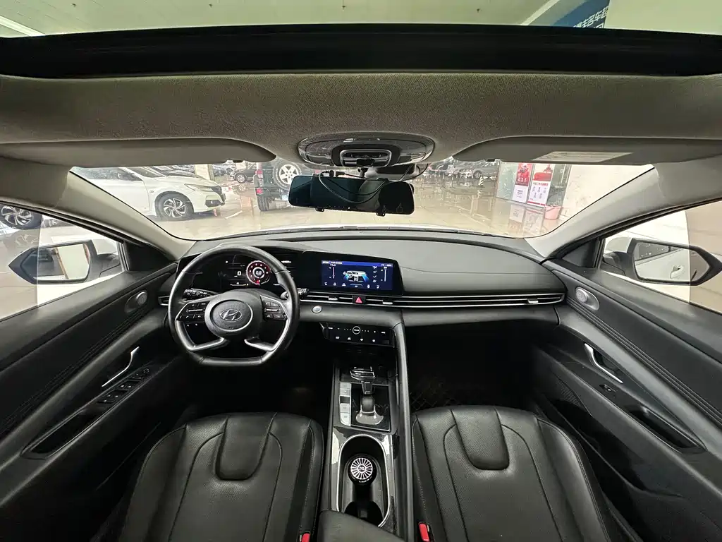 Hyundai Elantra 2022 — фото 14