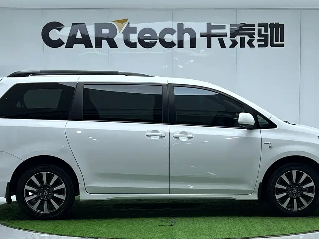 Toyota Sienna 2019 — фото 4