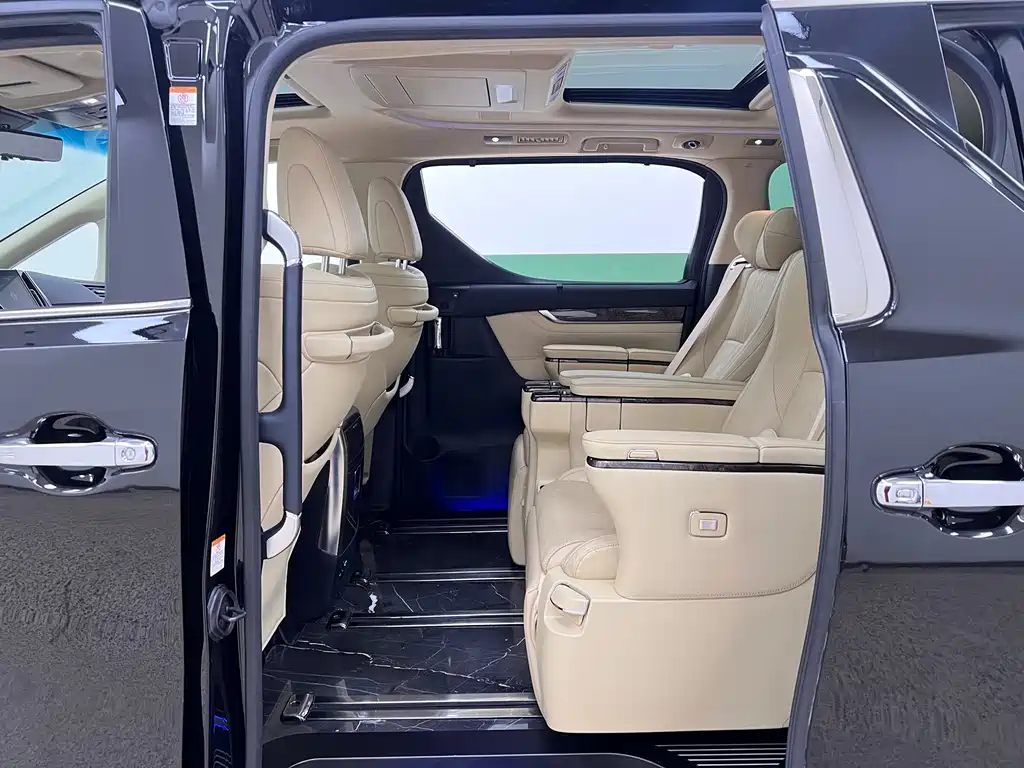 Toyota Vellfire 2022 — фото 17