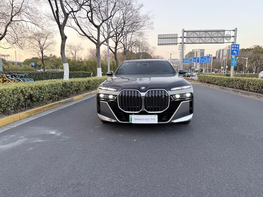 BMW i7 2024 — фото 2