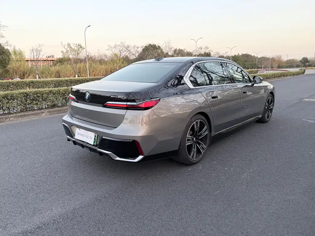 BMW i7 2024 — фото 9