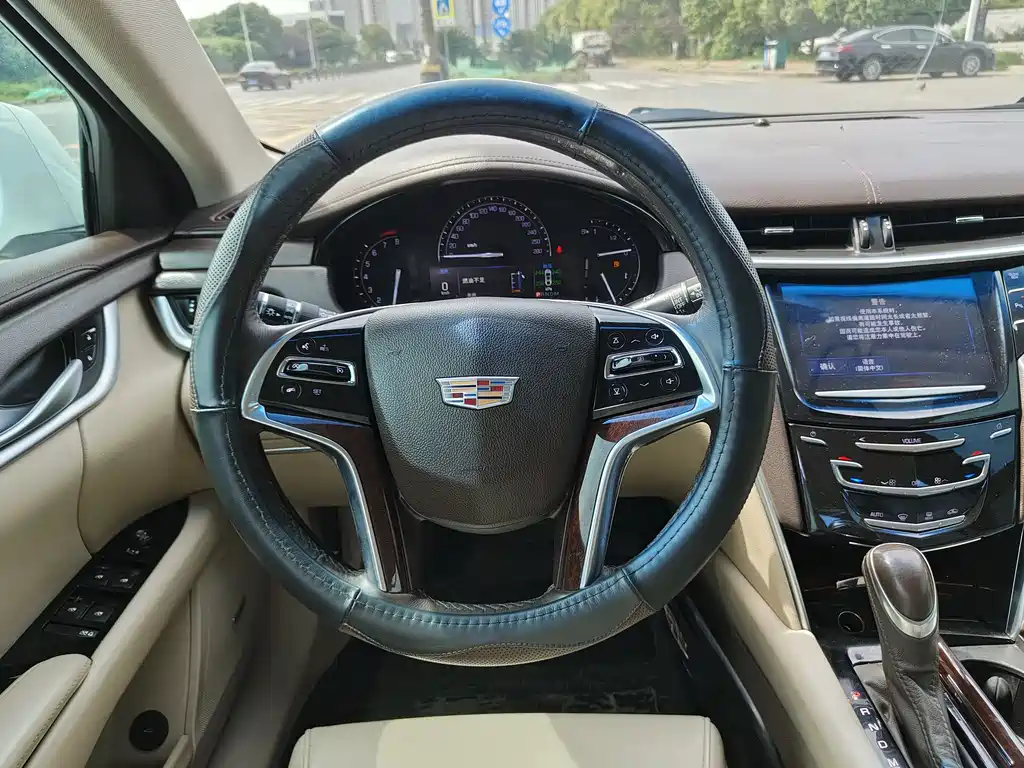 Cadillac XTS 2017 — фото 10