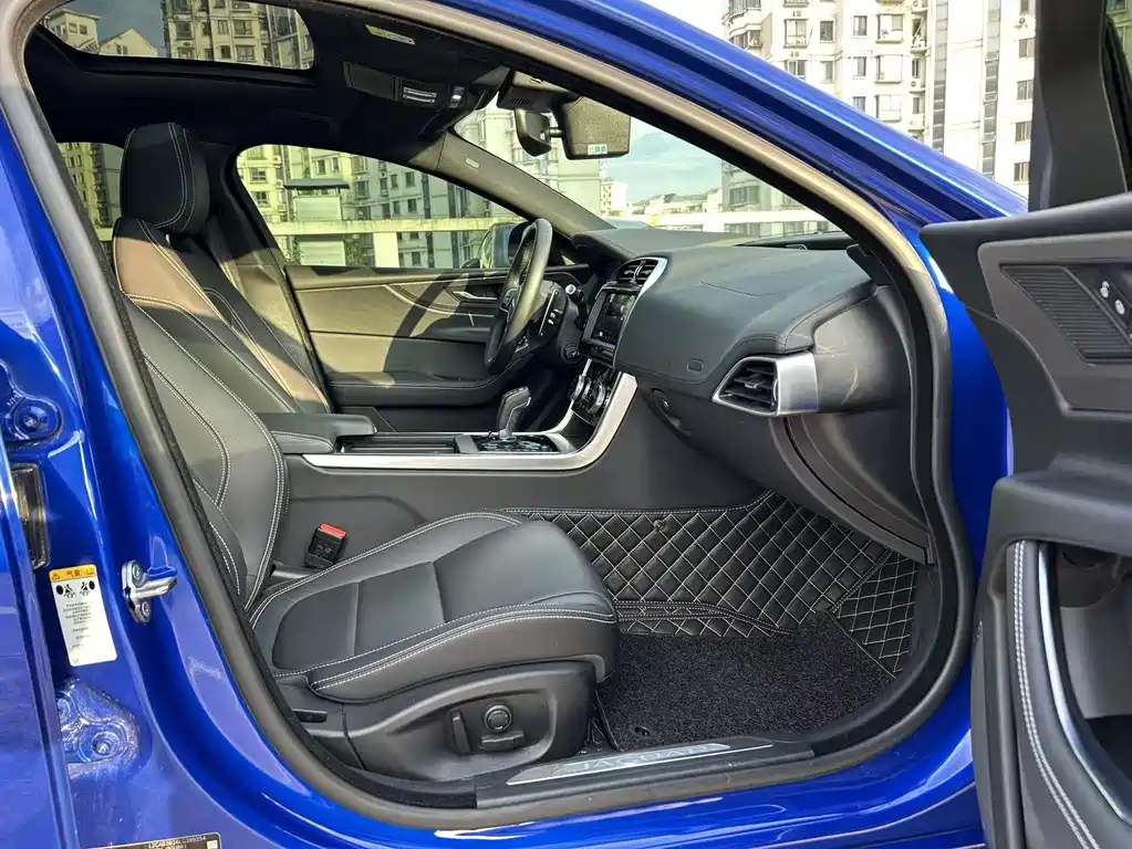 Jaguar XEL 2020 — фото 16