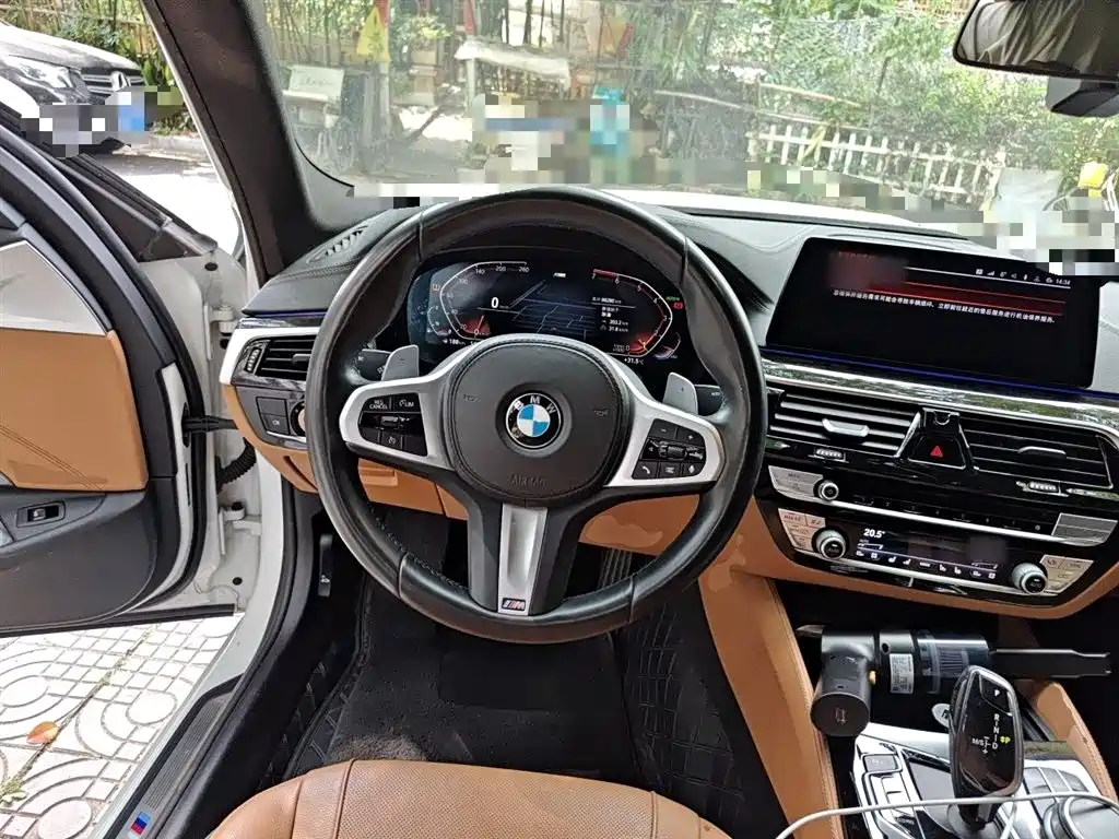 BMW 5 Series 2020 — фото 11