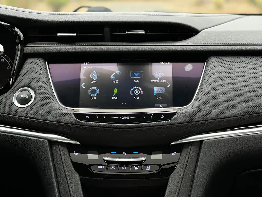 Cadillac XT5 2018 — фото 16