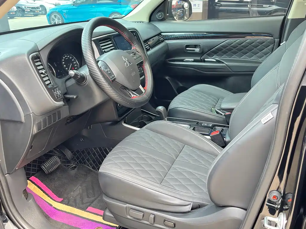 Mitsubishi Outlander 2022 — фото 10