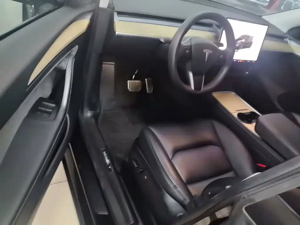 Tesla Model Y 2023 — фото 15