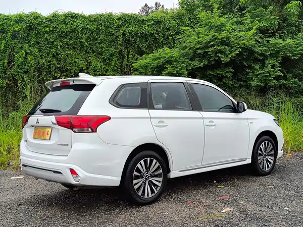 Mitsubishi Outlander 2022