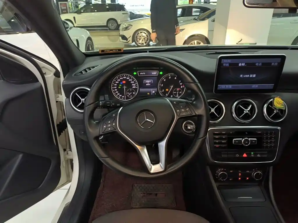 Mercedes-Benz A-Class 2015 — фото 11