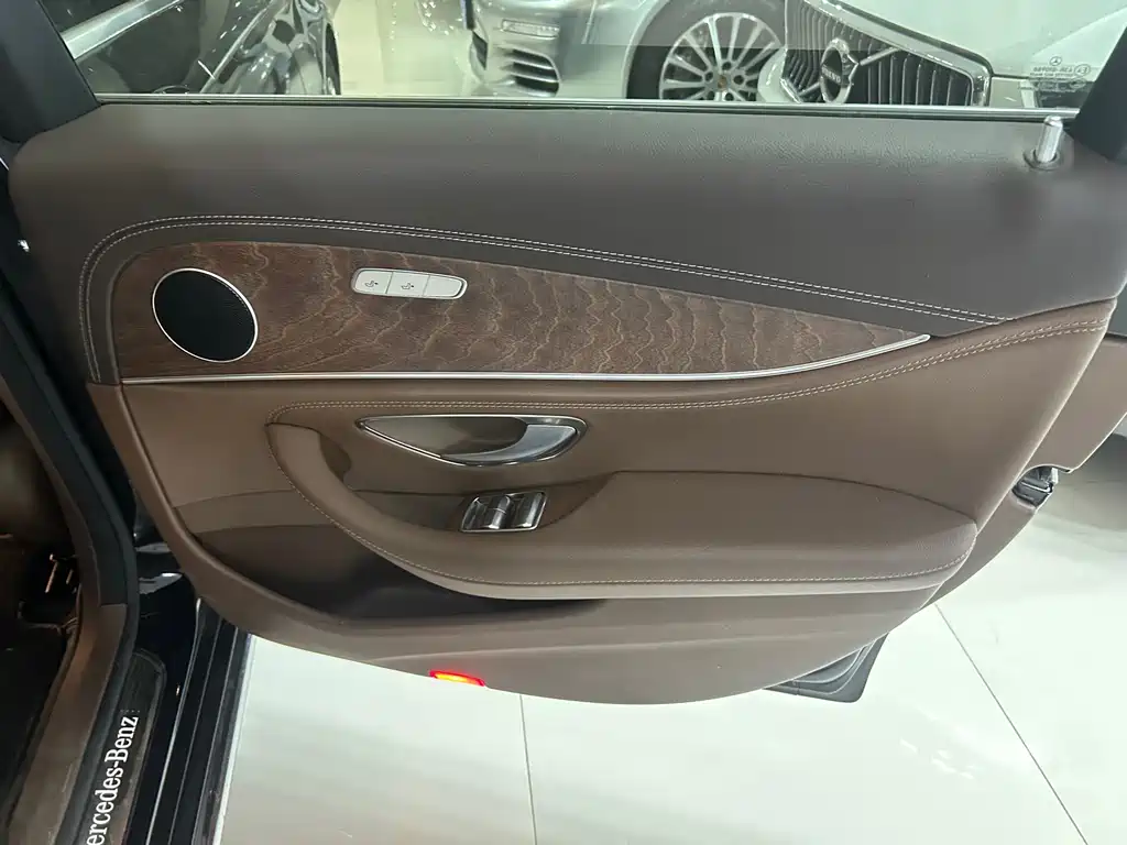 Mercedes-Benz E-Class 2023 — фото 7
