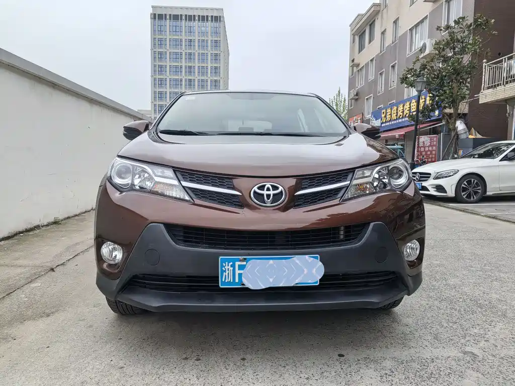 Toyota RAV4 2016 — фото 2