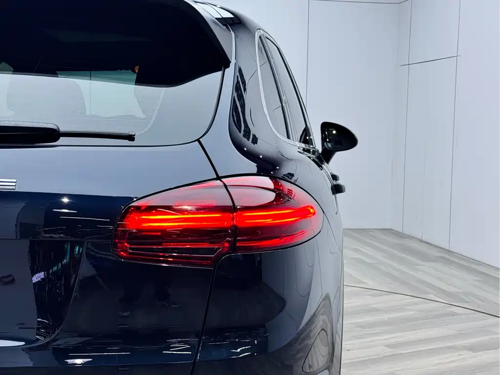 Porsche Cayenne Hybrid 2018 — фото 30